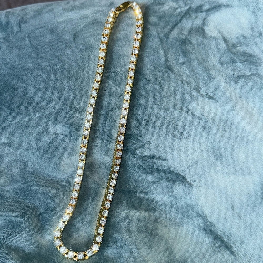 Fashion yellow tone with clear stones necklace